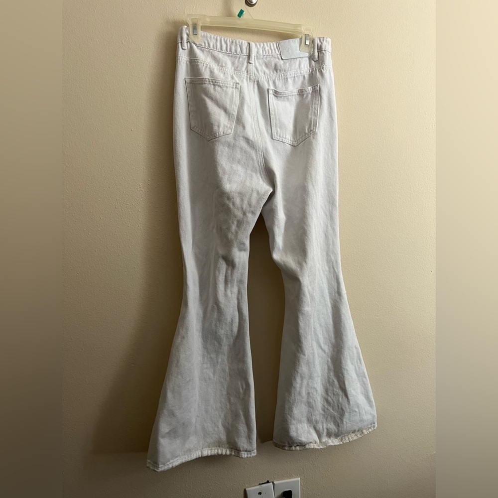 Missguided Distressed White Jeans - Picture 7 of 9